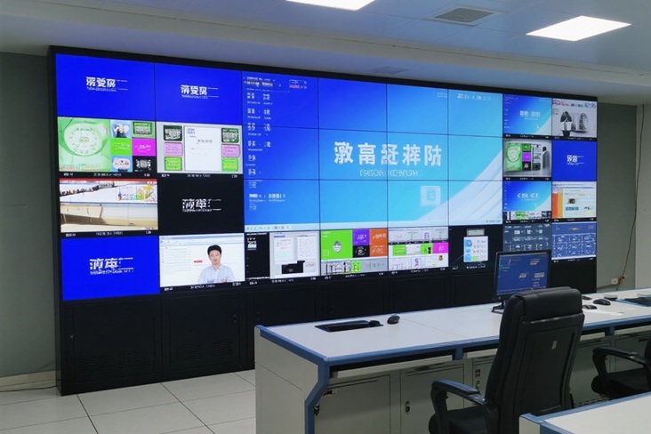 指揮中心液晶拼接屏.jpg