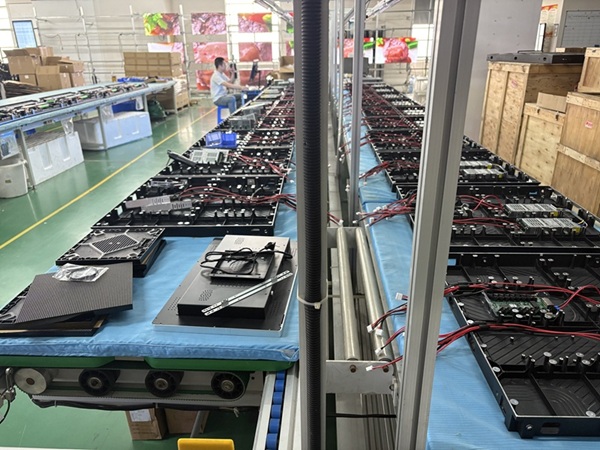 華邦瀛室內P2壓鑄鋁箱體LED顯示屏.jpg 華邦瀛室內P2壓鑄鋁箱體LED顯示屏.jpg